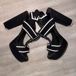 Mk heels